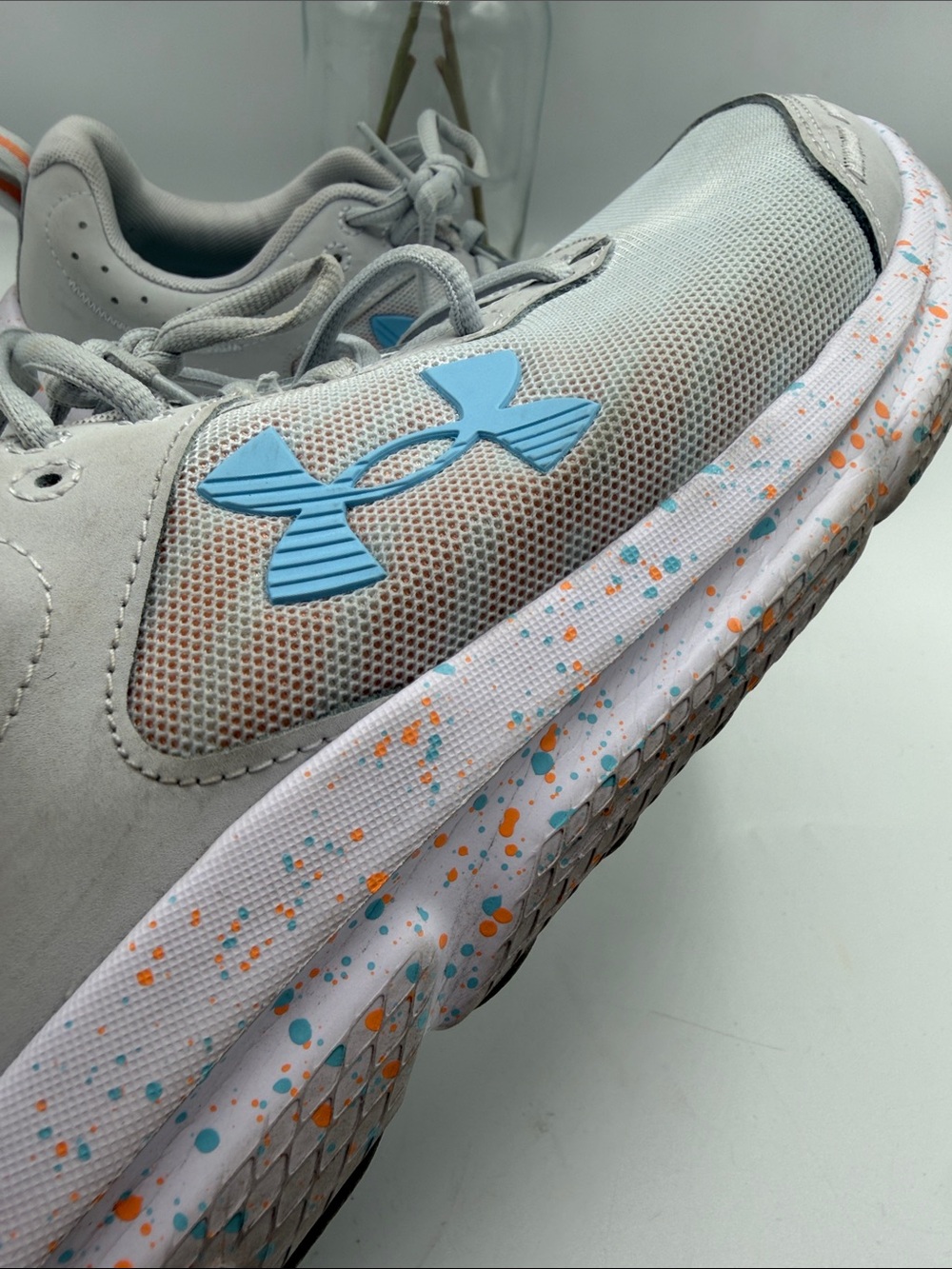 Under Armour Light Gray Sneakers with Blue Logo and Speckled Sole - Picture 3 of 10